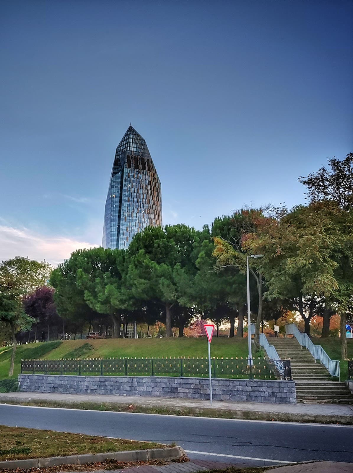 Plaza Cubes | Allianz Tower Ataşehir | Hazır & Sanal & Kiralık Ofis — Kozyatağı, İstanbul Plaza Ofis fotoğraf 4