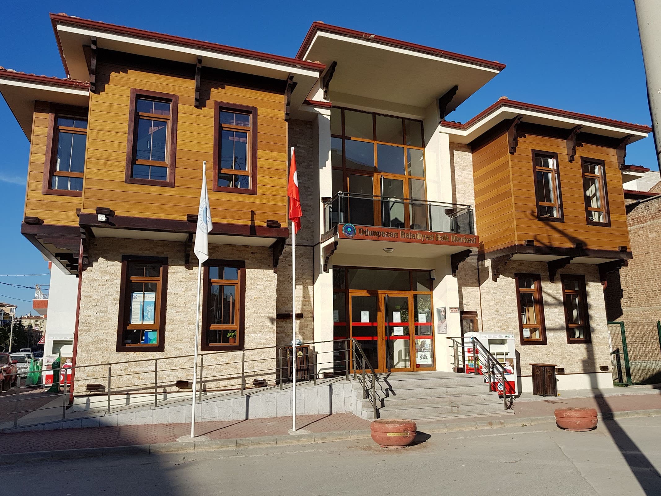 Kirmizi Toprak Mahallesi Halk Merkezi — Odunpazarı, Eskişehir Hazır Ofis