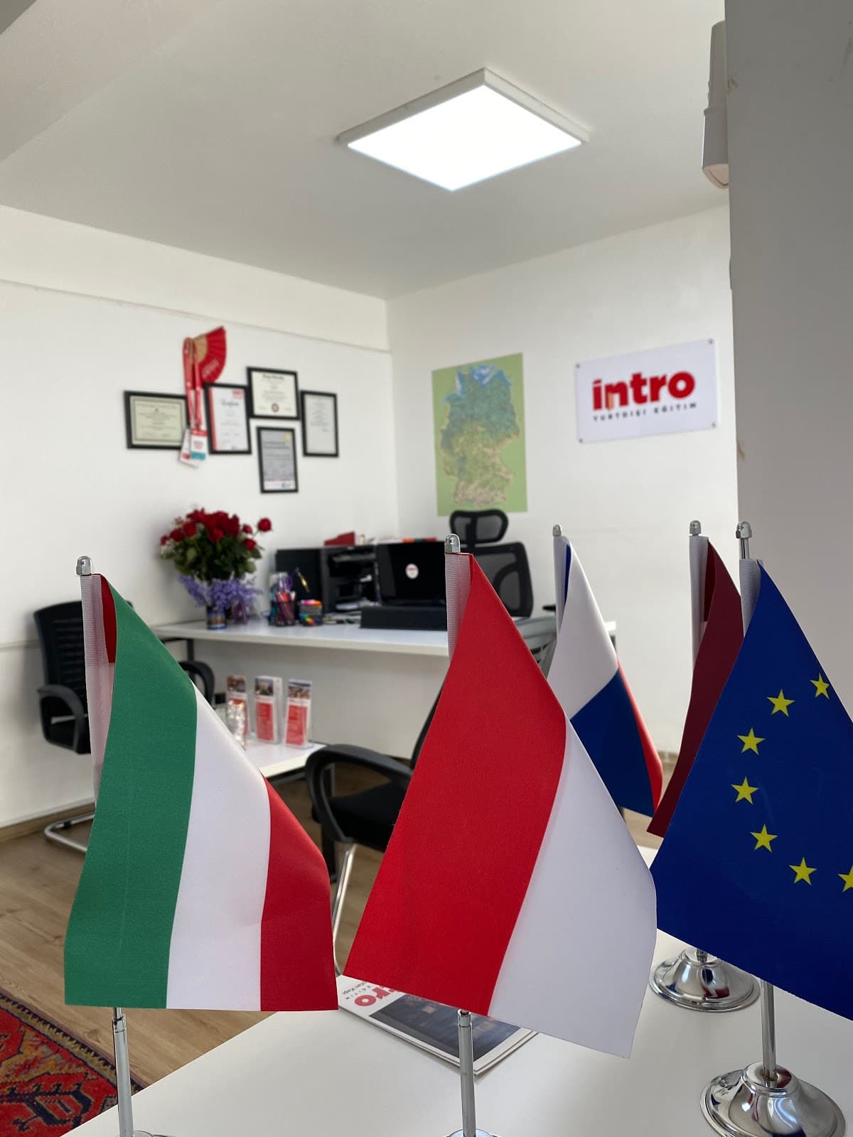 İntro Yurtdışı Eğitim — Alsancak, İzmir Hazır Ofis fotoğraf 4