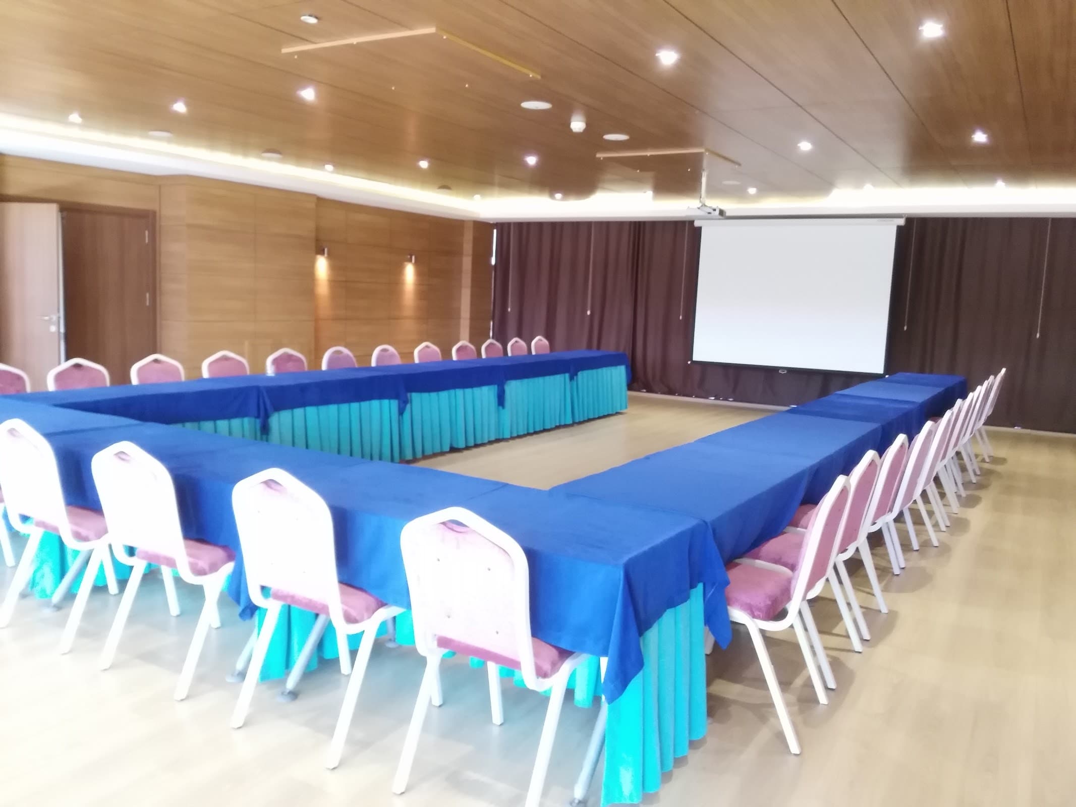 Konya İl Saglik Müdürlüğü Egitim - Konferans Merkezi — Meram, Konya Hazır Ofis fotoğraf 2