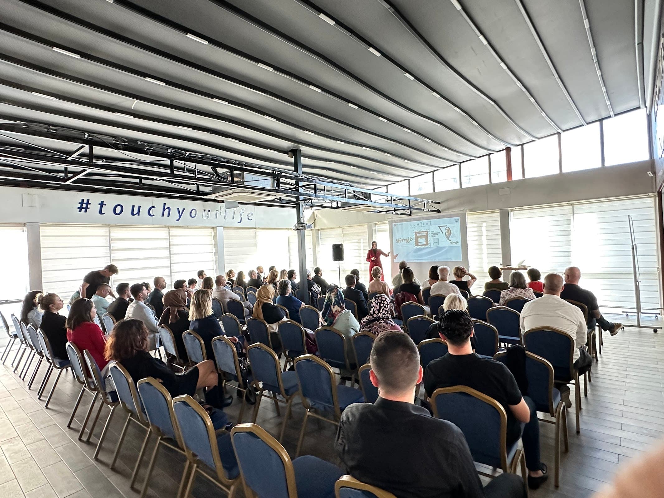 ONE MORE INTERNATIONAL EGE BÖLGE MÜDÜRLÜĞÜ — Bayraklı, İzmir Hazır Ofis