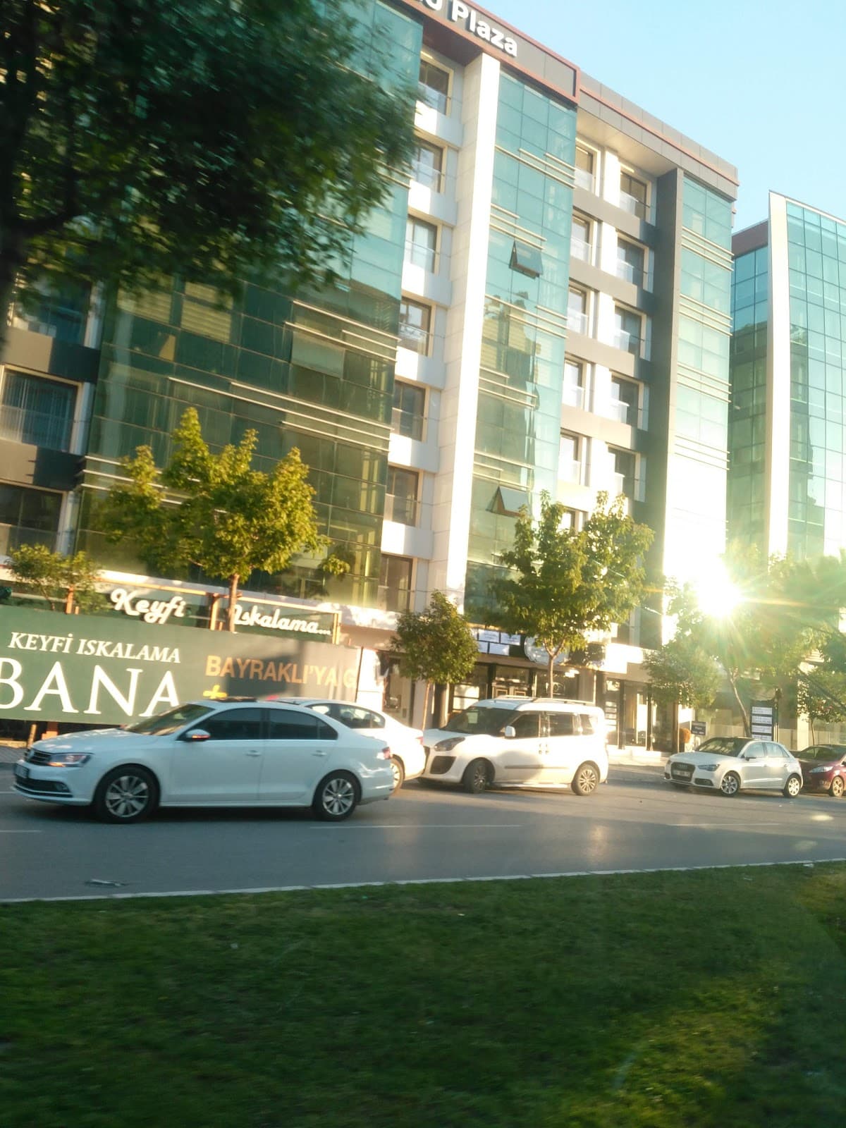Eminoğlu İş Merkezi — Bayraklı, İzmir Hazır Ofis